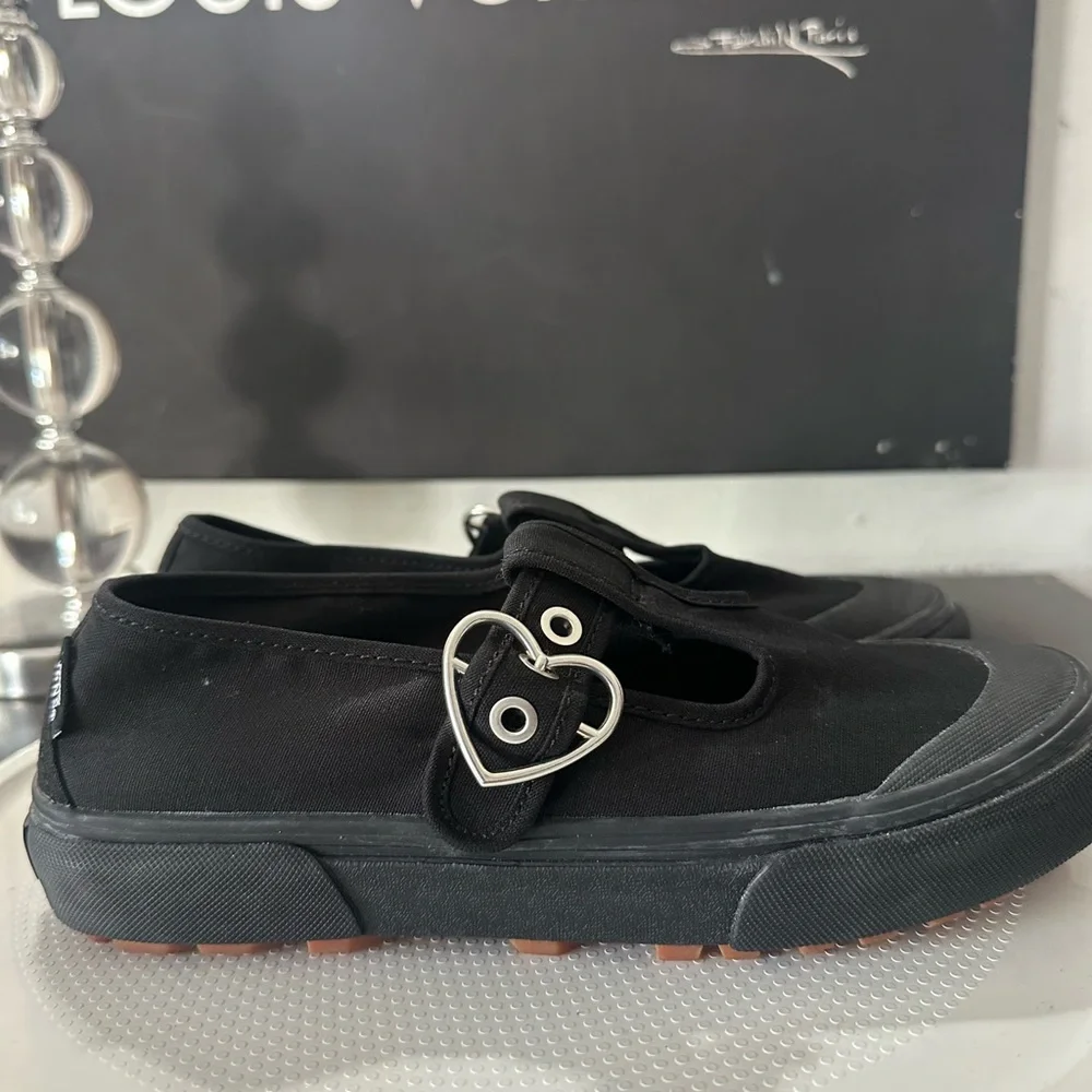 🆕Vans Canvas Heart Buckle Mary Janes - Picture 9 of 14